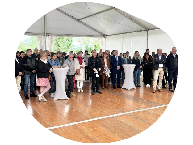 l'assemblée attentive aux discours